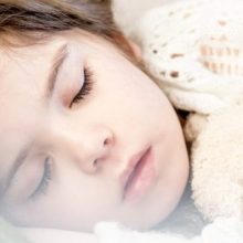 Weighted Blankets for Kids Little girl sleeping